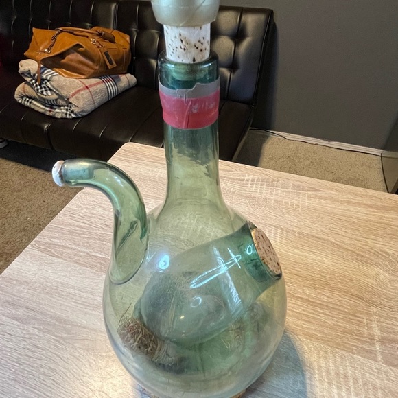 Italian hand blown wine decanter - Picture 7 of 11
